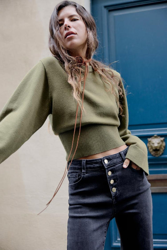 Women's crew-neck long sleeve jumper in green, front view