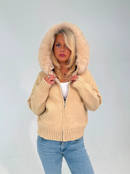 Women's zipped faux fur jacket, texture detail